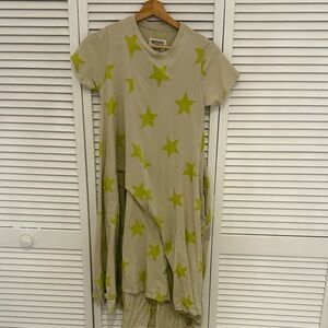 nununu Star Print Short Sleeve Swing Dress in Beige and Lime Stars